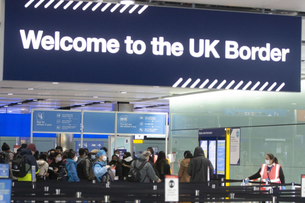 பிரித்தானியாவுக்கு அதிக அளவில் புலம்பெயர்ந்தவர்களும் வெளியேறியவர்களும் இந்த நாட்டவர்கள்தான் | Indians Largest Immigrating And Emigrating From Uk பிரித்தானியாவுக்கு அதிக அளவில் புலம்பெயர்ந்தவர்களும் வெளியேறியவர்களும் இந்த நாட்டவர்கள்தான் | Indians Largest Immigrating And Emigrating From Uk