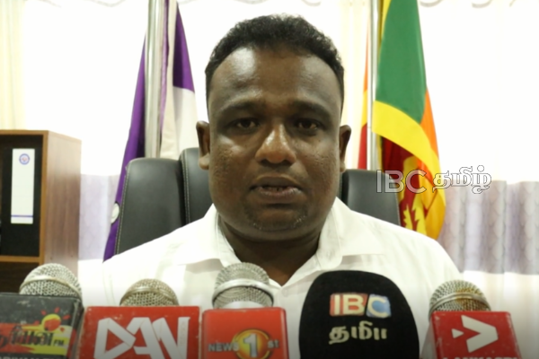 துணுக்காய் பிரதேச செயலகம் முன்பாக ஒருவர் உண்ணாவிரத போராட்டம் | A Person In Jaffna Is On A Hunger Strike