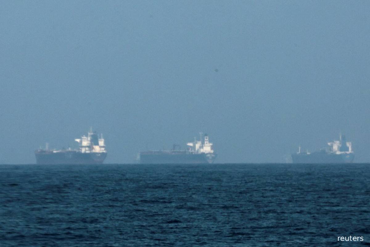 இரண்டே வார்த்தையை குறிப்பிட்டு... ஹார்முஸ் நீரிணையை சாமர்த்தியமாகக் கடந்த ஜப்பானிய கப்பல் | Hormuz Japan Bulk Cargo Ship