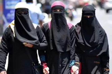 ஹிஜாப் சரியாக அணியவில்லை - 14 மாணவிகளின் பாதி தலையை மொட்டை அடித்த ஆசிரியர்!