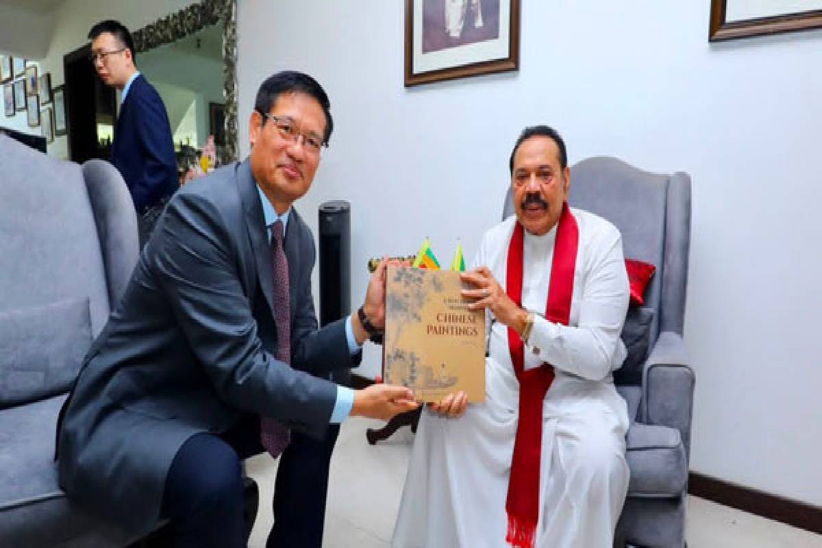 இந்திய பாதுகாப்பு அமைச்சர் இலங்கையில் :மகிந்தவை தேடிச் சென்று சந்தித்த சீனாவின் புதிய தூதுவர் : வழங்கப்பட்ட அன்பளிப்பு | New Chinese Ambassador To Visit Mahinda இந்திய பாதுகாப்பு அமைச்சர் இலங்கையில் :மகிந்தவை தேடிச் சென்று சந்தித்த சீனாவின் புதிய தூதுவர் : வழங்கப்பட்ட அன்பளிப்பு | New Chinese Ambassador To Visit Mahinda