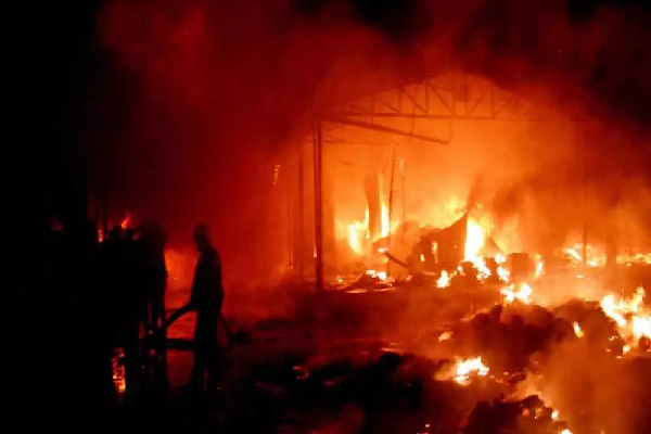 கண்டியில் தீ விபத்து! மூவர் பலி - ஐபிசி தமிழ்