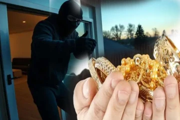 வெளிநாட்டில் இருந்து யாழிற்கு வருகை தந்த உறவினர்கள்; 15 பவுண் நகை மாயம்