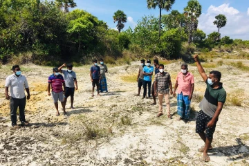 களி மண் அகழ்வினால் அழிவடையும் விவசாய நிலங்கள்!மருதங்கேணியில் கவனயீர்ப்பு போராட்டம்