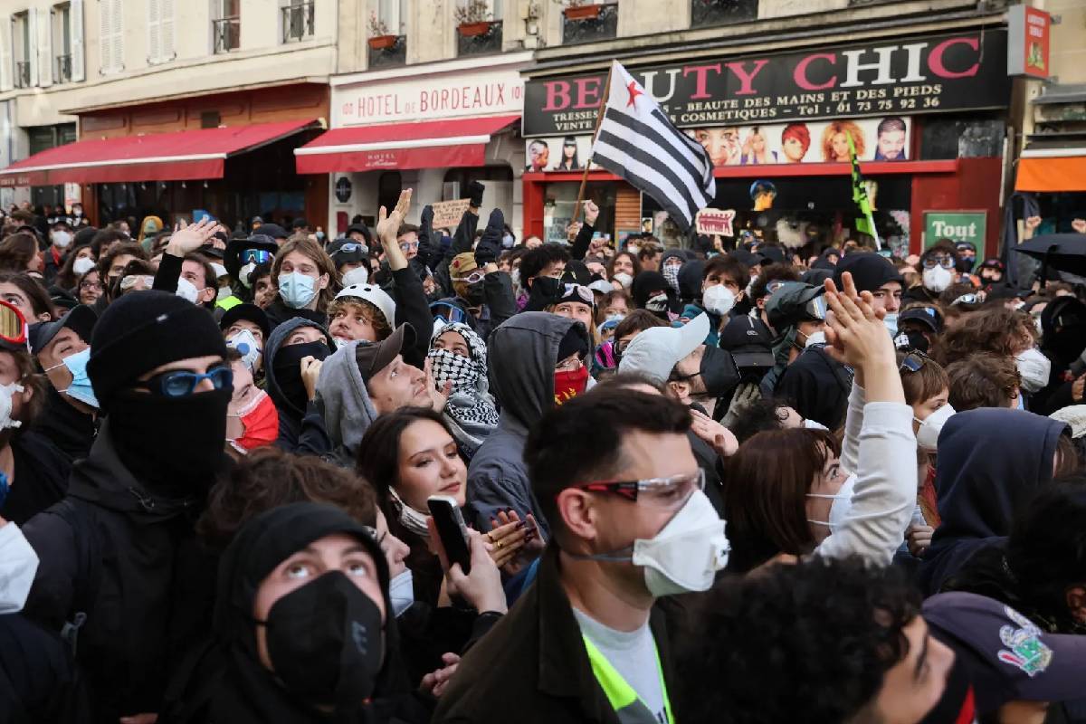 பிரான்ஸ் முழுவதும் தீவிரமடைந்த போராட்டத்தால் 2000 பேர் கைது | Protests Intensify France 1800 People Arrested பிரான்ஸ் முழுவதும் தீவிரமடைந்த போராட்டத்தால் 2000 பேர் கைது | Protests Intensify France 1800 People Arrested
