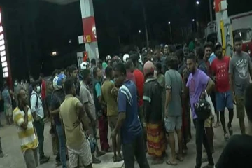 கொழும்பில் ஏற்பட்ட பதற்ற நிலை - 6 பொலிஸார் காயம்
