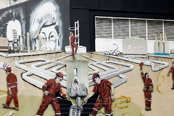 கடனில் இருந்து விடுபட இதுவொரு வாய்ப்பு... அமெரிக்க எண்ணெய் நிறுவனங்களுக்கு அழைப்பு | Oil Majors Invest Big In Venezuela