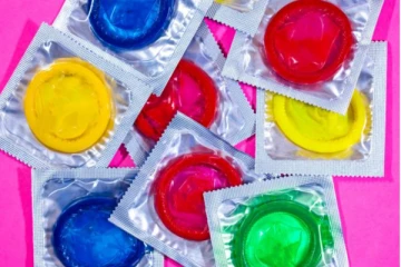 பிரான்ஸ் அதிபர் அறிவிப்பால் மருந்து கடைகளில் அலைமோதும் கூட்டம்; எதற்காக தெரியுமா?