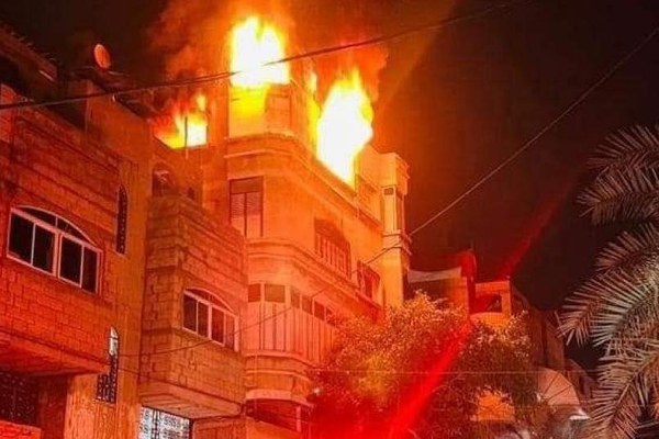 அடுக்குமாடி குடியிருப்பில் ஏற்பட்ட தீ விபத்தில் 21 பேர் பலி! | 21 People Died In The Fire In The Apartment