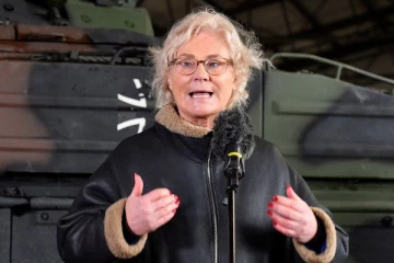 உக்ரைனுக்கான உதவிகள் தொடர்பில் கடும் விமர்சனம்; ஜேர்மனியின் பாதுகாப்பு அமைச்சர் ராஜினாமா