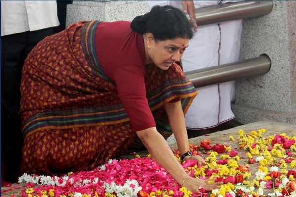 எம்.ஜி. ஆர்  நினைவிடத்தில் அஞ்சலி செலுத்த சசிகலாவுக்கு அனுமதி மறுப்பு - காரணம் என்ன? - தமிழ்நாடு