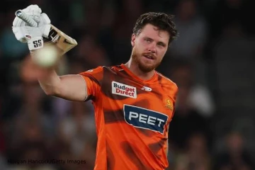 சிக்ஸர் மழை பொழிந்த வீரர்! 53 பந்துகளில் 101 ரன் விளாசல்