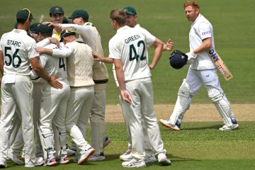 விக்கெட் கீப்பருக்கு அதிர்ச்சி கொடுத்த விக்கெட் கீப்பர்! சூடு பிடித்த ஆஷஸ் டெஸ்ட்