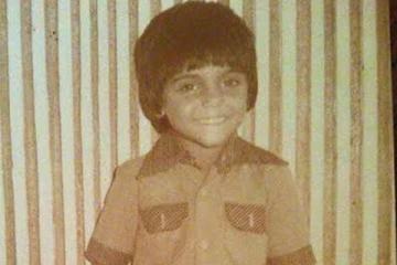 இந்த புகைப்படத்தில் இருக்கும் சிறுவன் தமிழ் சினிமாவின் முன்னணி நடிகரா.. யார் தெரியும், இதோ பாருங்க