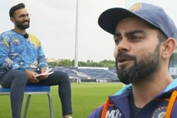 மோசமான ஃபார்மில் திணறும் கோலி! தோள் கொடுத்த தமிழன் தினேஷ் கார்த்திக்