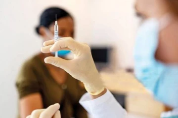 ஃபைசர் கொரோனா தடுப்பூசியால் மரணமடைந்த உலகின் முதல் பெண்!