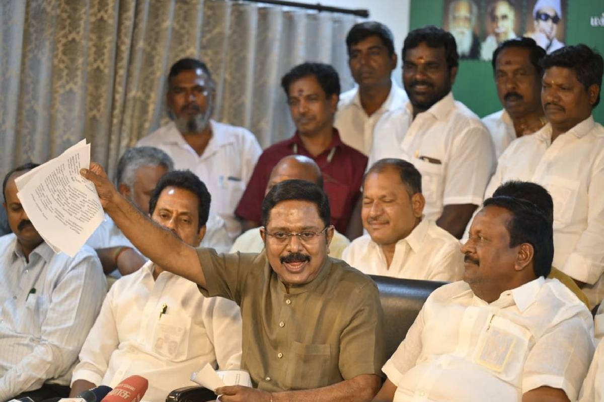 தமிழக முதலமைச்சர் விஜயை புகழ்ந்ததால் கட்சியிலிருந்து அதிரடியாக நீக்கப்பட்ட எம்.எல்.ஏ | Mannargudi Mla Removal From Ammk