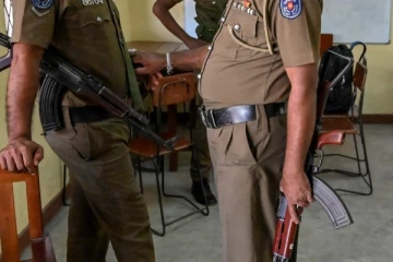 பொலிஸ் காவலில் இருந்த பெண் தற்கொலை