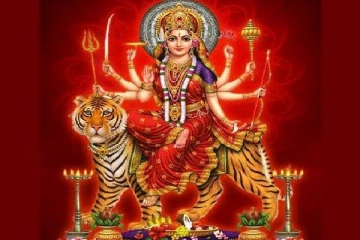 நவராத்திரி ஐந்தாம் நாளில் வீட்டில் செல்வம் பெருக மகாலட்சுமி தேவியை வழிபடும் முறை