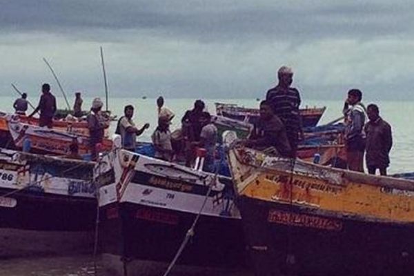 ‘’ என்று தணியும் இந்த சோகம் ‘’ - மீண்டும் தமிழக மீனவர்களை  கைது செய்தது இலங்கை கடற்படை | 12 Rameswaram Fishermen Arrested