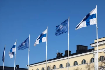 கை விலங்கோடு கடலில் நீந்தி வரலாற்றில் மறக்க முடியாத சாதனை படைத்த வீரர்! (உலக செய்திகளின் தொகுப்பு)