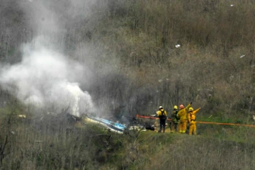 சுற்றுலா பயணிகளுடன் அந்தரத்திலிருந்து ஏரியில் விழுந்து விபத்துக்குள்ளான ஹெலிகாப்டர்!
