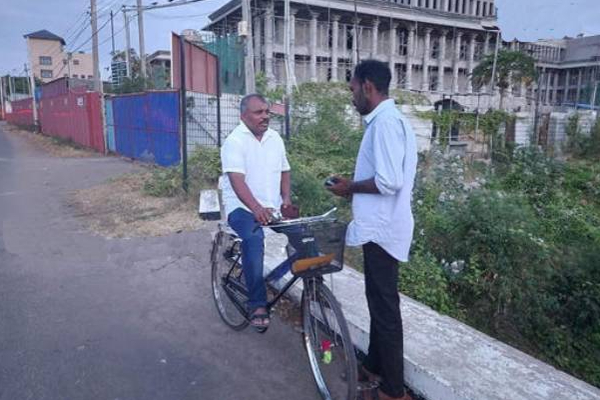 யாழ்ப்பாண அரசியலில் ஏற்பட்டுள்ள திடீர் திருப்பம்! சைக்கிளில் செல்லும் எம்.பி | Fuel Crisis Jaffna Politics Mp Riding A Bicycle
