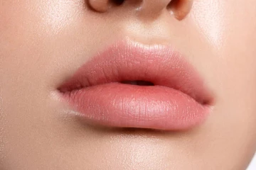 கருப்பு உதடு சிவப்பாக ஜொலிக்க வேண்டுமா? இதோ சூப்பரான டிப்ஸ்