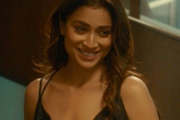 41 வயதில் 3 வயதில் பெண் குழந்தை!! படுமோசமான படுக்கையறை காட்சியில் நடிகை ஸ்ரேயா சரண்..