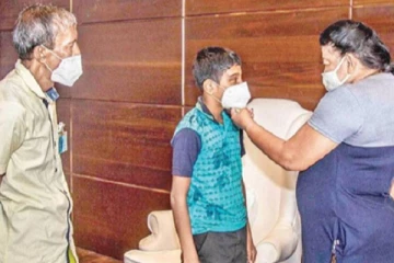 பார்வையற்ற சிறுவனின் வாழ்வில் ஒளியேற்றி வைத்த சிரந்தி ராஜபக்ஸ!