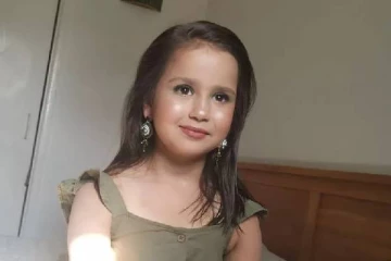 மர்மமாக இறந்து கிடந்த பாடசாலை சிறுமி... லண்டன் விமான நிலையத்தில் தந்தைக்கு காத்திருந்த அதிர்ச்சி