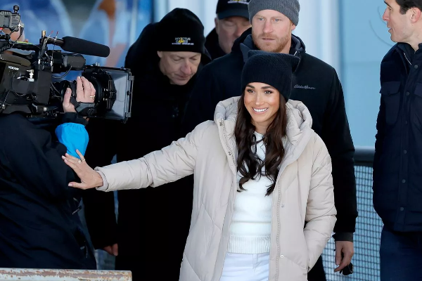 கனடா வந்துள்ள பிரித்தானிய இளவரசர் ஹரியும் மேகனும்... | Prince Harry And Meghan Come To Canada
