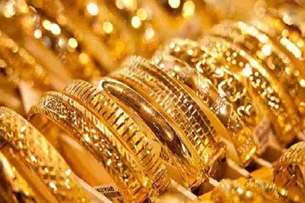 இலங்கை பொதுமக்களை நெகிழ்ச்சியடைய செய்த பொலிஸாரின் செயல்! | Police Made The Sri Lankan Public Resilient Gold