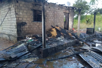 மொரவெவ பகுதியில் கடையொன்று தீக்கிரை