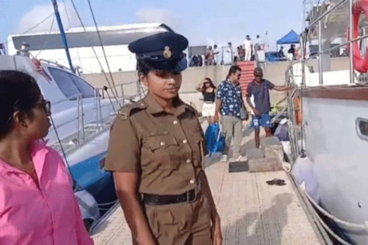 கொழும்பில் துறைமுக நகரில் அதிசொகுசு படகில் இளைஞர் மற்றும் யுவதிகளின் மோசமான செயல் | Youth Party On A Yacht Near The Port City Raid கொழும்பில் துறைமுக நகரில் அதிசொகுசு படகில் இளைஞர் மற்றும் யுவதிகளின் மோசமான செயல் | Youth Party On A Yacht Near The Port City Raid