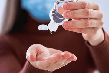 இனி சானிடைசர் வாங்க அடையாள அட்டை அவசியம் - மக்களுக்கு முக்கிய அறிவிப்பு!