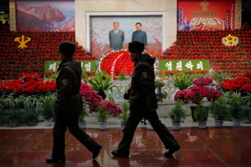 பூக்கள் பூக்காததால் தோட்டக்காரர்களுக்கு சிறை தண்டனை! வடகொரியா அதிரடி