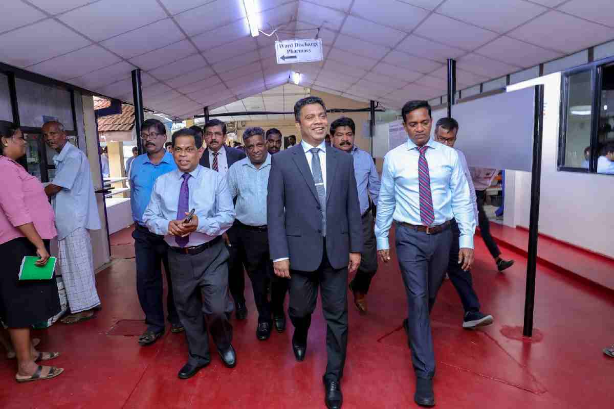 யாழ்.போதனா மற்றும் தெல்லிப்பளை வைத்தியசாலைகளுக்கு அமைச்சர் நலிந்த விஜயம் | Minister Nalinda Visits Jaffna Hospitals