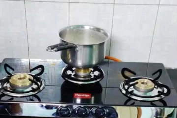 கண்ணாடி கேஸ் ஸ்டவ்வில் சமைப்பவரா நீங்கள்? இந்த அதிர்ச்சி காட்சியை பாருங்க