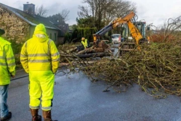 அயர்லாந்தில் பலத்த காற்றுடன் கூடிய கனமழை: மின்சாரம் துண்டிப்பால் பலர் பாதிப்பு