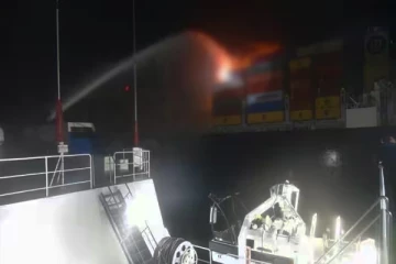 கொழும்பு துறைமுகத்தில் நங்கூரமிட்டிருந்த சரக்குக் கப்பலில் தீ பரவல்