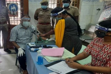 பரோலில் வெளிவந்த பேரறிவாளனுக்கு தருமபுரி மருத்துவமனையில் சிகிச்சை