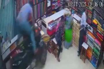பைக்க இங்கயாடா பார்க் பண்றது! கடமைக்கு அளவேயில்ல..