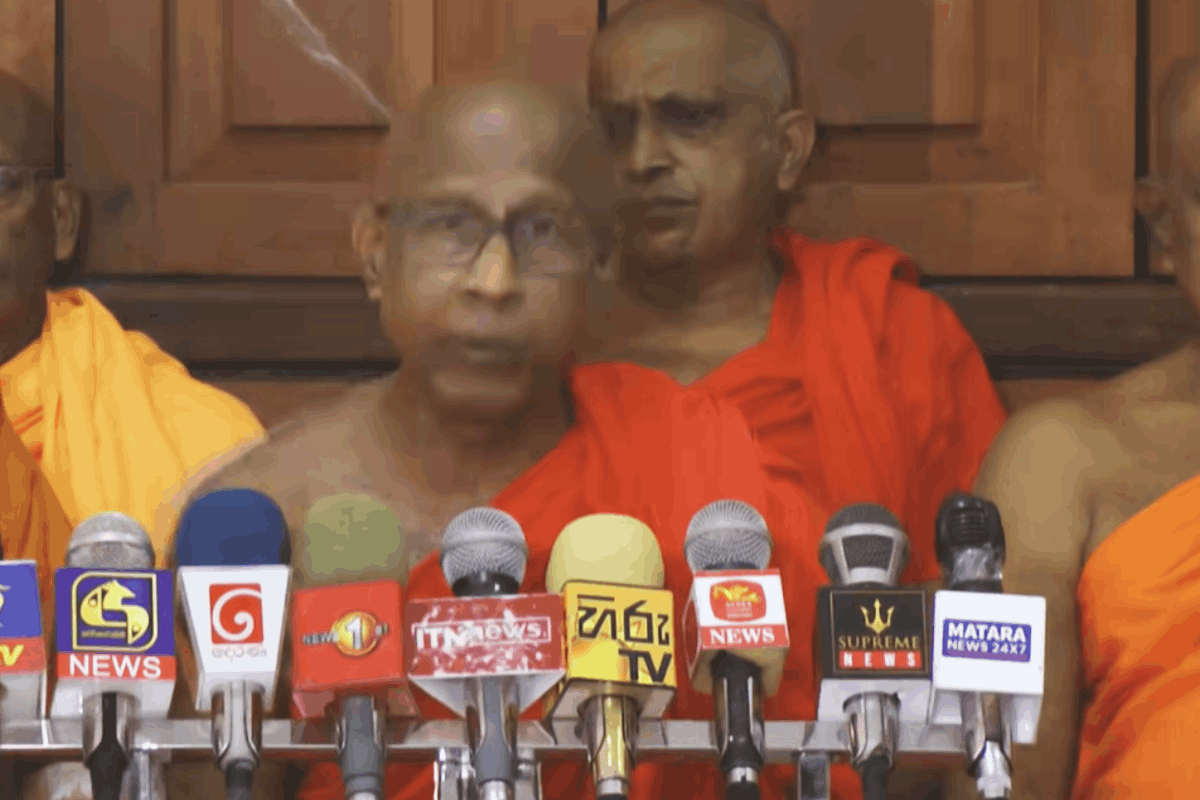அரசியல் கருவியான ஞானசாரர்.. காவி உடை விவகாரத்தில் திட்டமிட்டு காய்நகர்த்தும் சதி | Ganasara Thero Saffron Robe Issue Prison