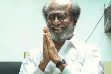 ரசிகர்கள் முன் தோன்றிய ரஜினிகாந்த் - இணையத்தில் வைரலாக்கி தெறிக்க விடும் ரசிகர்கள்