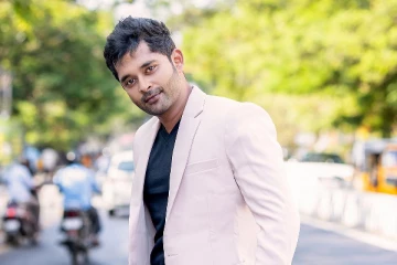 பிரபல நடிகையுடன் காதலில் விழுந்த பாரதி கண்ணம்மா ஹீரோ? - ஆச்சரியத்தில் ரசிகர்கள்