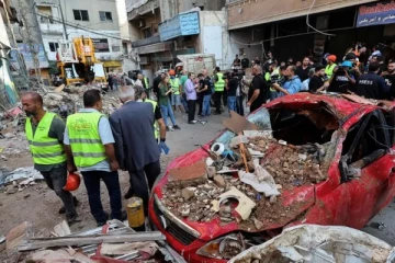 உடனடியாக அந்த நாட்டை விட்டு வெளியேறுங்கள்: பிரித்தானிய பிரதமர் வலியுறுத்தல்