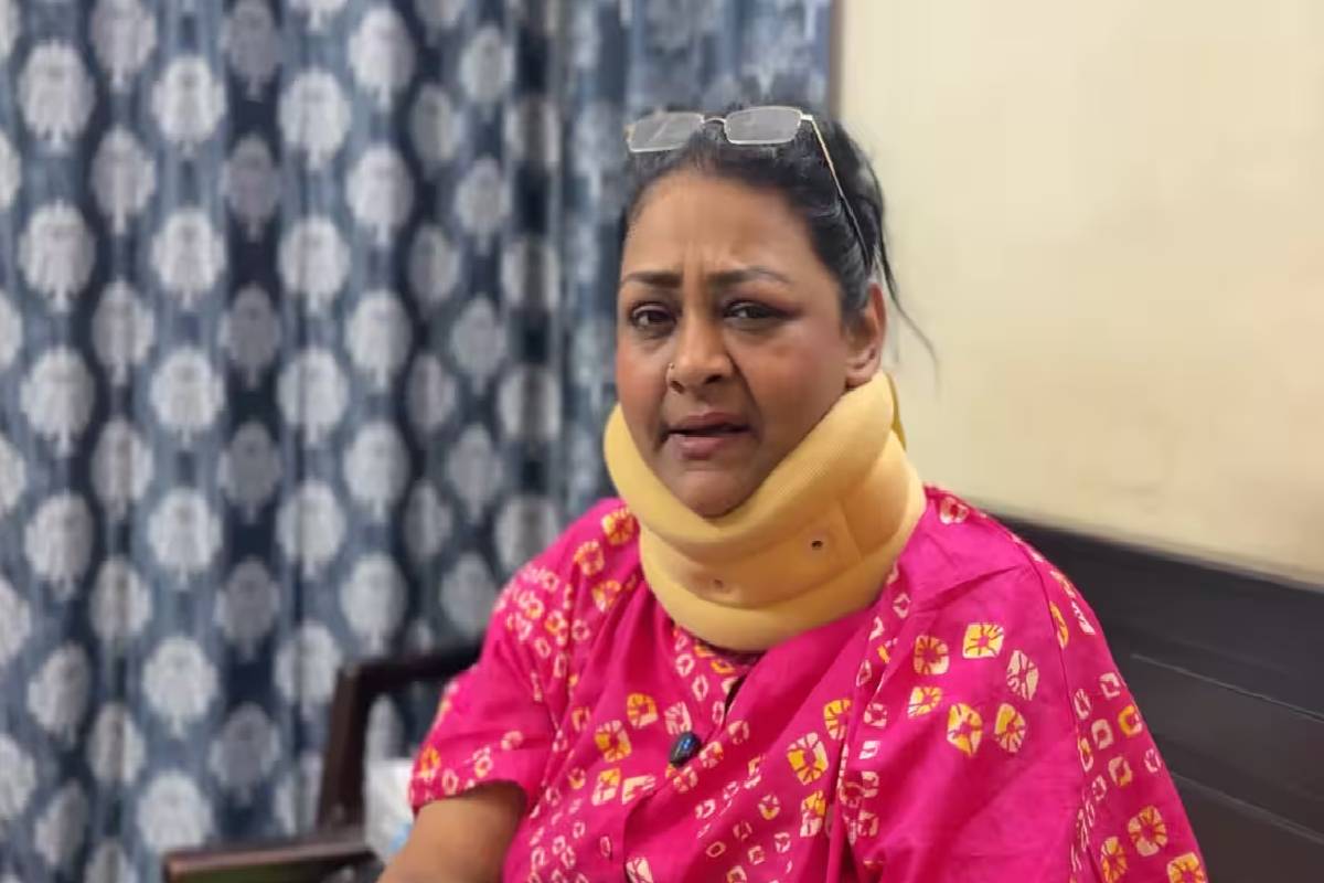 செல்போனில் கேம் விளையாடிய ஷகீலா - ரூ.3 லட்சம் செலவில் கழுத்து அறுவை சிகிச்சை! | Shakeela Neck Surgery After Mobile Gaming Habit செல்போனில் கேம் விளையாடிய ஷகீலா - ரூ.3 லட்சம் செலவில் கழுத்து அறுவை சிகிச்சை! | Shakeela Neck Surgery After Mobile Gaming Habit