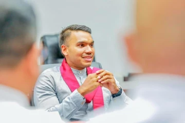 நெருக்கடியிலிருந்து நாட்டை மீட்கக்கூடியவர் ரணிலே: நாமல்