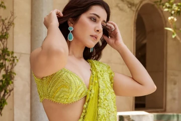 நடிகை ராசி கண்ணா சேலையில் தாராள கவர்ச்சி ஸ்டில்கள்